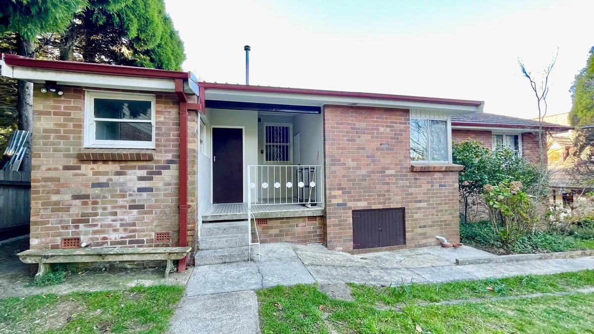 Leura House | Mount St. Raphael's - Large Art Deco House, 5 Bedroom, 2 Bathroom, Large Groups, Garden
