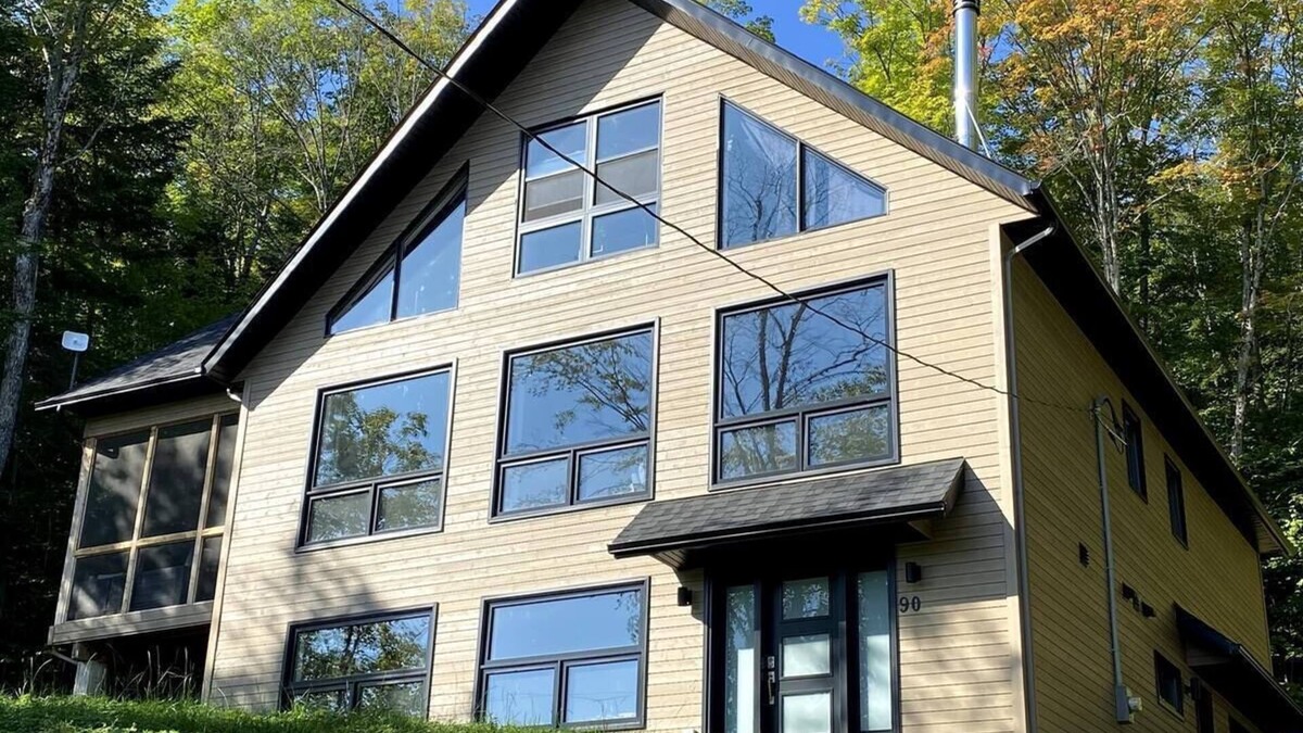 Saint Donat Ski Chalet | Mountain escape close to ski trails and slopes. Access to water