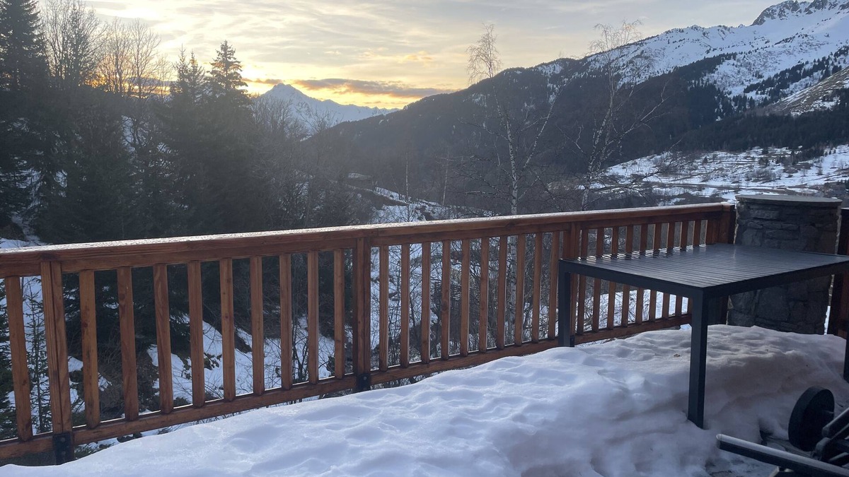 Saint-Francois-Longchamp Ski Chalet | Mountain chalet at the foot of the ski slopes - resort center with parking lots