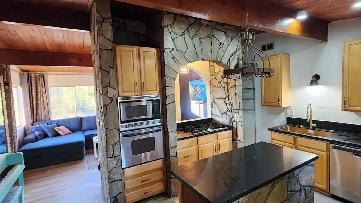 Alpine Cabin | Mounta View,2Casinos,Walk2Eat, Centrally located