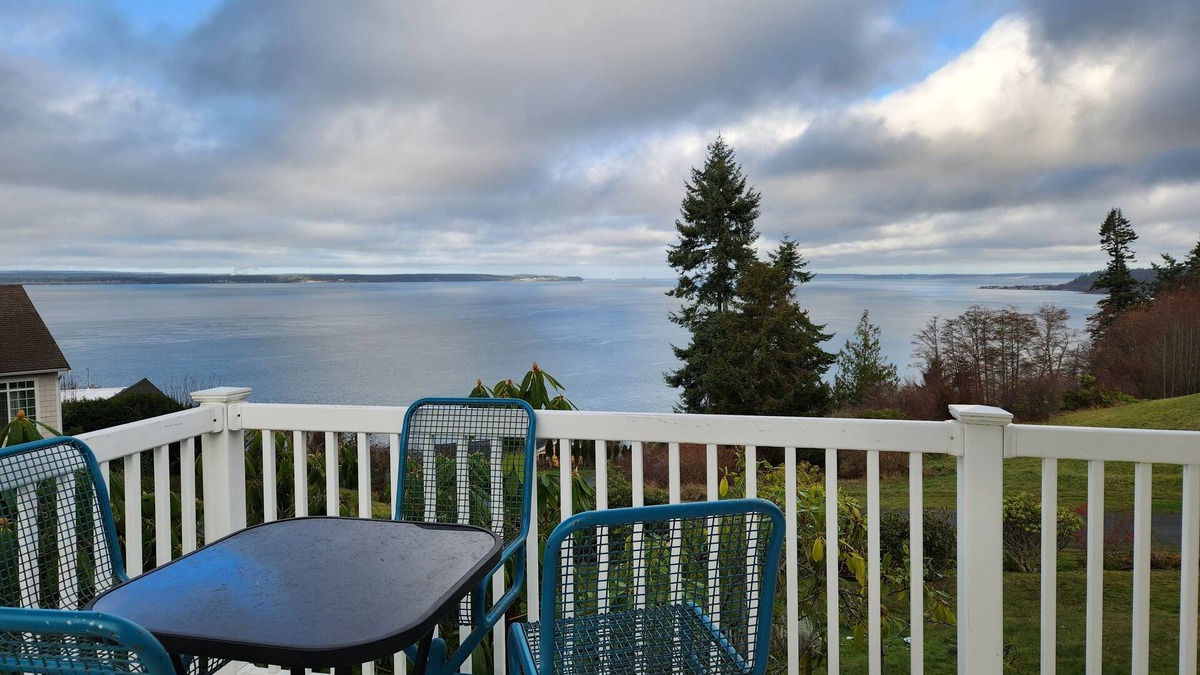 Freeland House | Mountain and Sound view, kid/dog/game-friendly