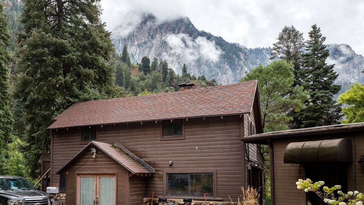 Snowbird Cabin | Mountain Apartment Located in BigCottonwood Canyon.