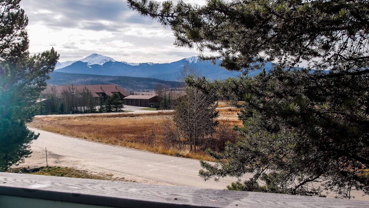 Fraser Condo | Mountain apartment, 2 bedrooms, 2 bathrooms, skiing, swimming, mountain lodge