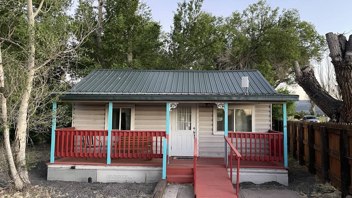 Springerville House | Mountain Avenue Cozy Cabin