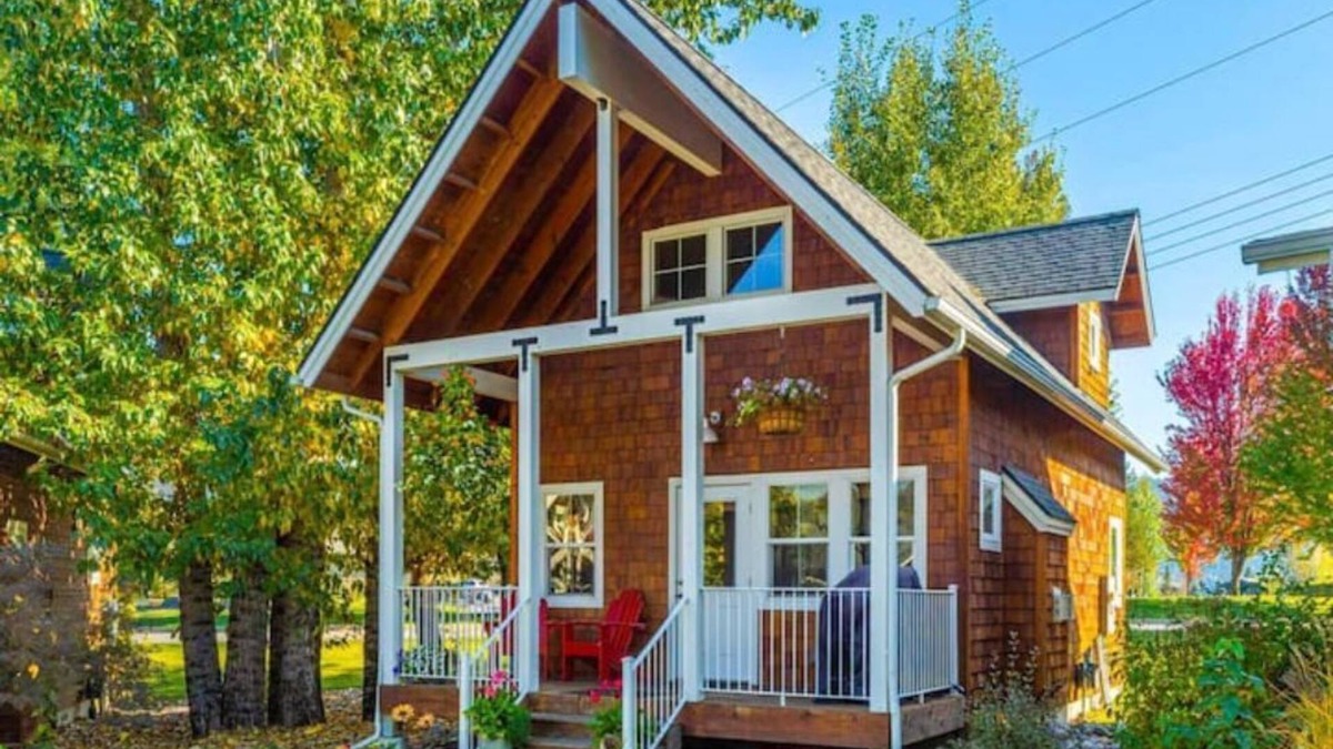 Dover Bay House | Mountain Bluebird Lakehouse