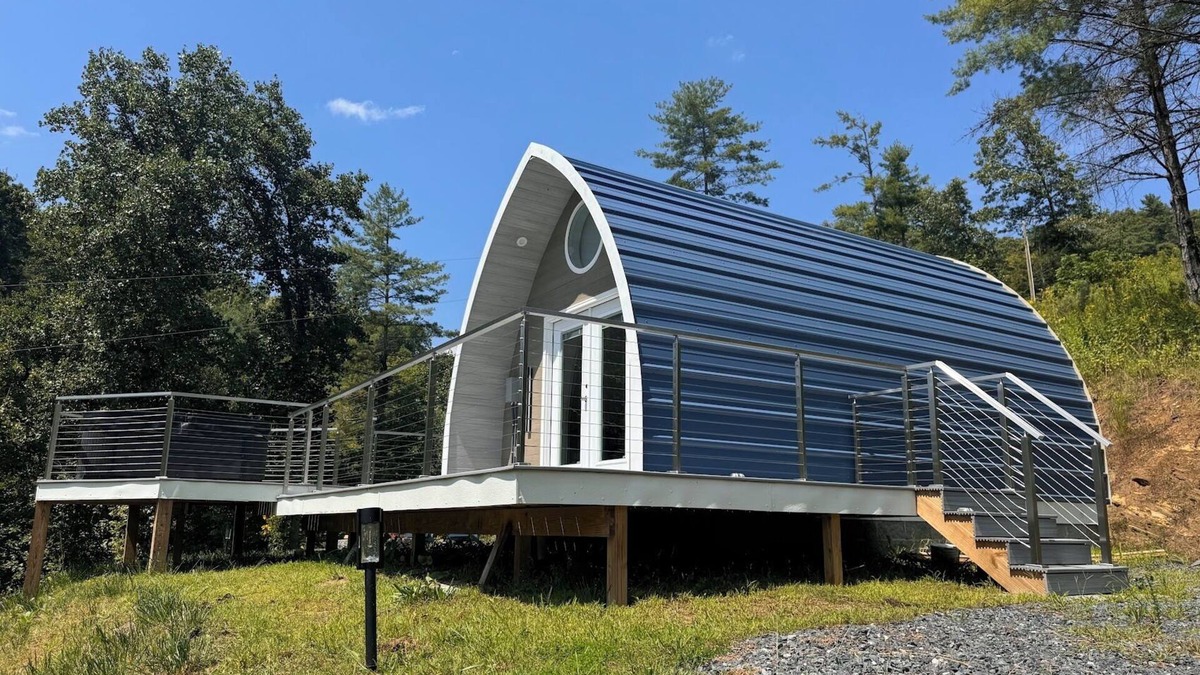 Bakersville Cabin | Mountain Cabin, Hot tub, Pet friendly, campfire, views, Ocean Blue