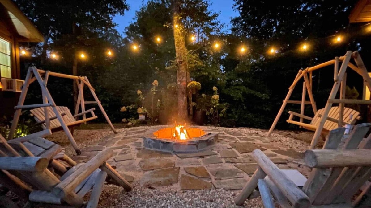 Whittier Cabin | Mountain Cabin,Jacuzzi,WIFI, Pets,10min Casino/Pets