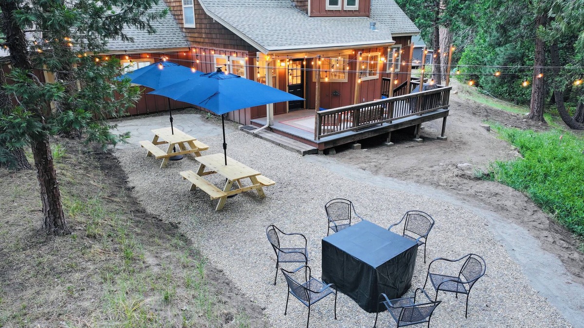 Strawberry Cabin | Mountain Cabin, Mins from Pinecrest Lake and Dodge Ridge!