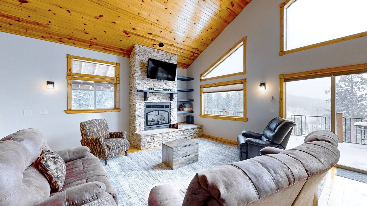Lead Cabin | Mountain cabin with game room, hot tub, deck, fireplace, grill, & AC