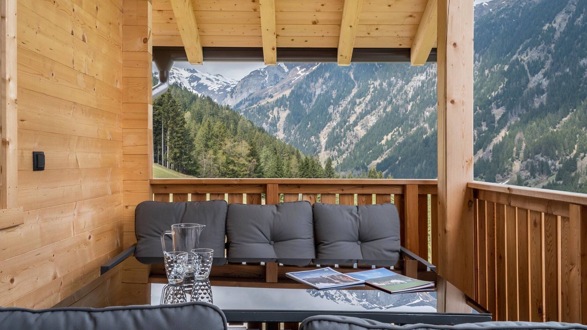 Racines Apartment | Mountain Chalet "Blosegghof Himmelblick" with Mountain View & New Whirlpool