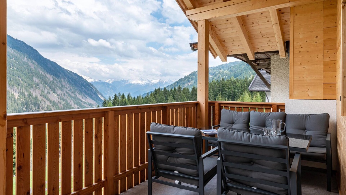 Racines Apartment | Mountain Chalet "Blosegghof Himmelblick" with Mountain View & New Whirlpool
