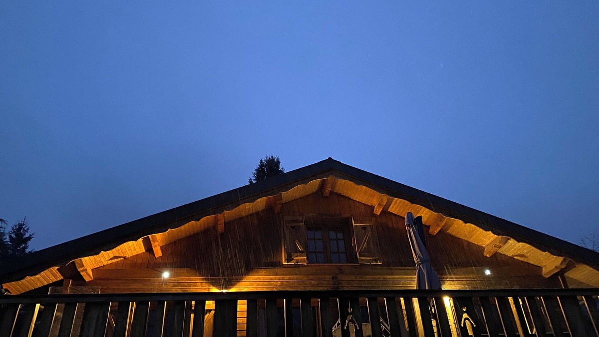 Saint-Dalmas Ski Chalet | Mountain chalet, close to ski slopes and sporting activities.