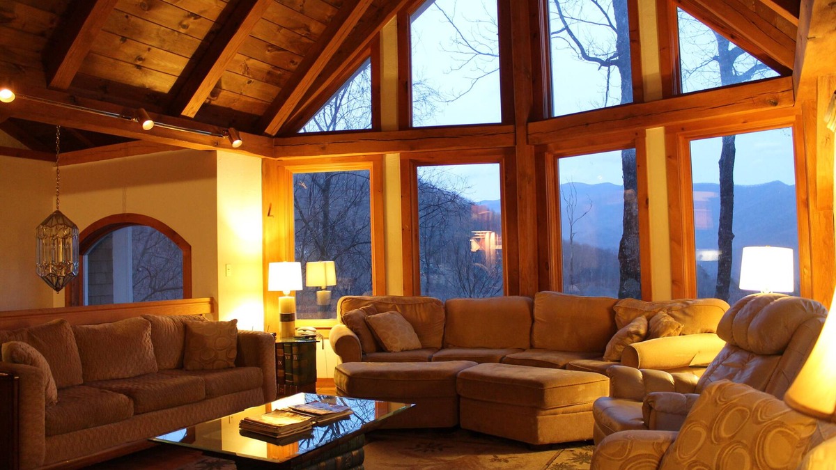 Laurel Ridge Ski Chalet | Mountain Chalet with Beautiful Views, Pet Friendly, 6 Bdrms, 2 kings