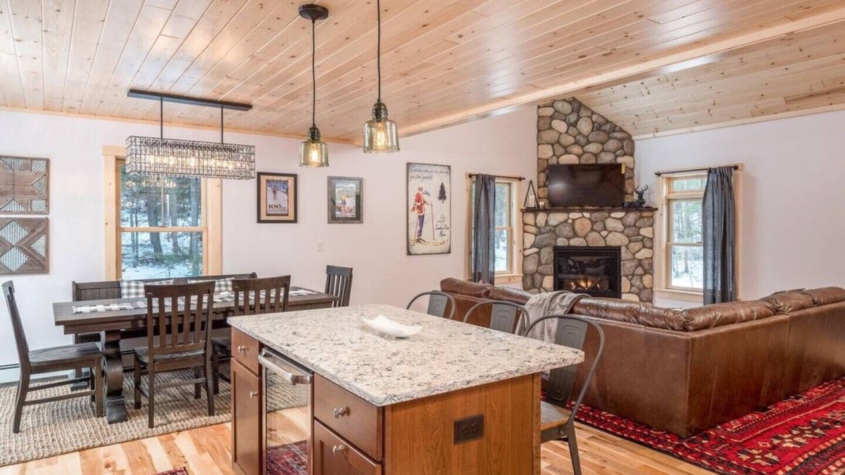 Bethel House | Mountain Chalet with hot tub and game room
