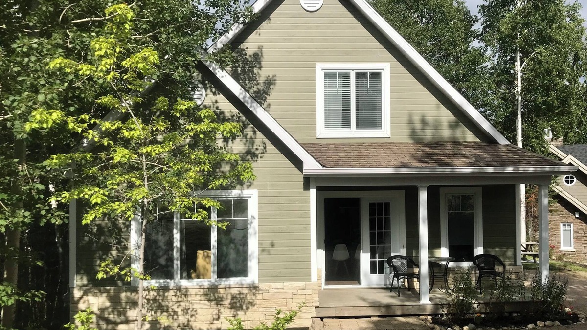 L'Anse-Saint-Jean Cottage | Mountain Cottage on Mont Edouard, ski in ski out, great hiking and mtn biking