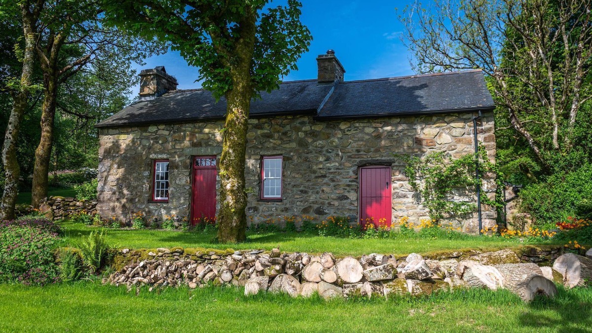 Rhyd-y-clafdy Cottage | Mountain Cottage - sleeps 7 guests in 3 bedrooms