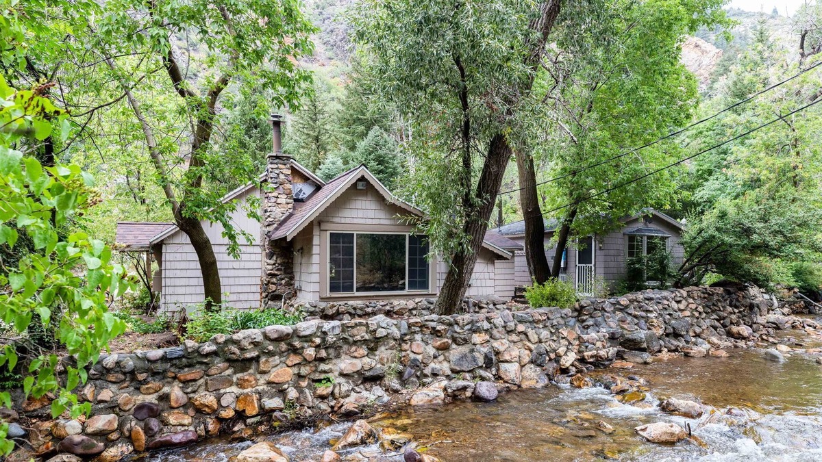 Snowbird Cabin | Mountain Cottage on River