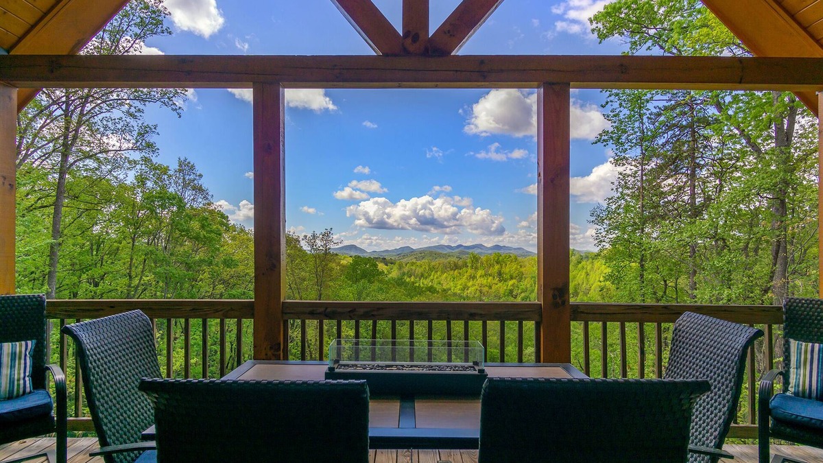 Marion Cabin | Mountain Crest | Pet-friendly Log Cabin with Mountain Views!