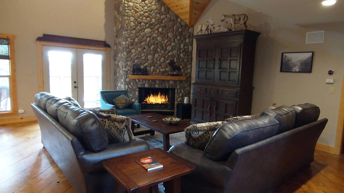 Angel Fire House | Mountain Elegance with Multiple Living Areas. Featured on HGTV’s House Hunter’s