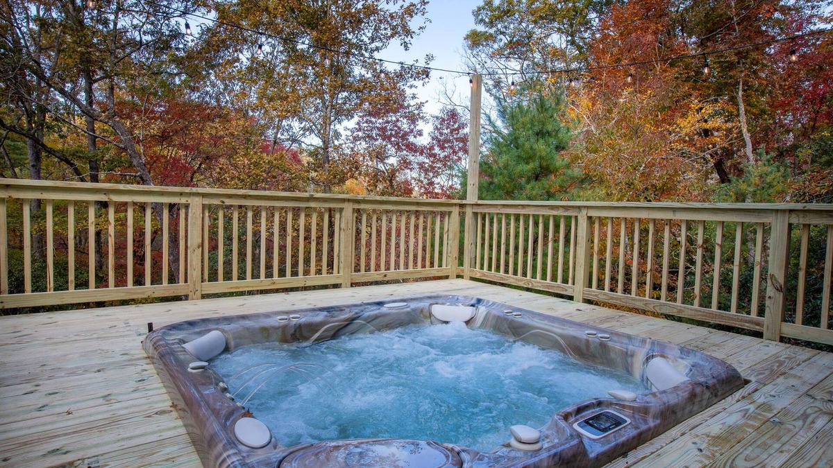 Blairsville Cabin | Mountain Forest Cabin w/Therapeutic SPA Jacuzzi/Pool table/Gameroom Lic #033262