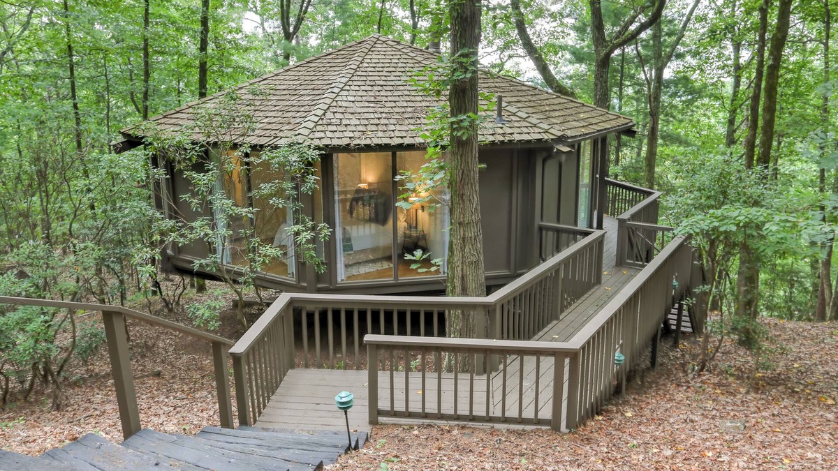 Big Canoe House | Mountain Getaway Nestled In The Foothills of The Blue Ridge Mountains.