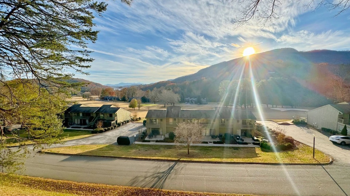 Lake Lure Condo | Mountain Getaway | Pools, Trails & More!