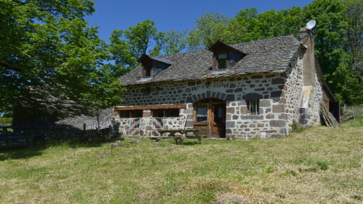 Le Fau House | Mountain gîte with magnificent views, isolated in the heart of nature
