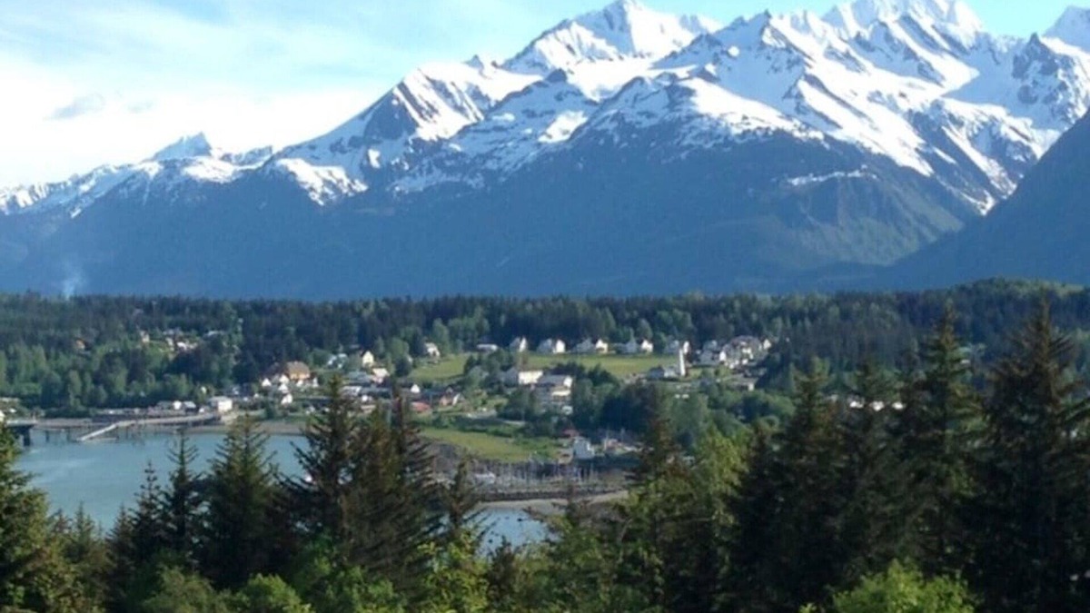 Haines Ski Chalet | Mountain Glacier View Surrounded by Habitat