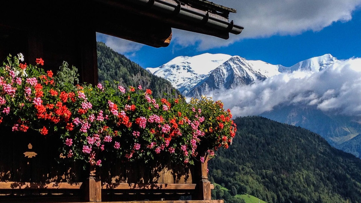 Servoz Ski Chalet | Mountain guide's chalet in the Chamonix valley