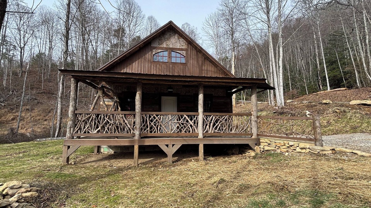 Roan Mountain Cabin | Mountain Hideaway! A Beautiful Creekside Cabin Now With New Lower Rates!