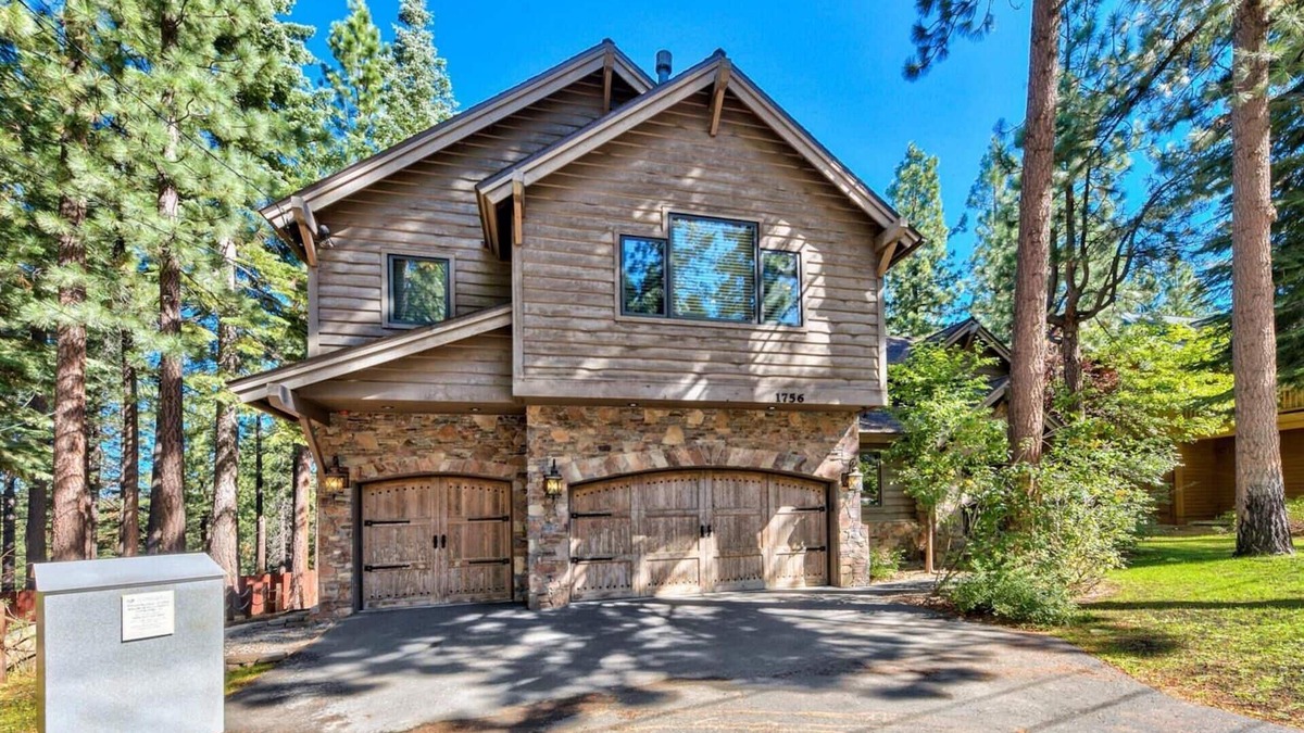 Montgomery Estates Cabin | Mountain Home, Hot Tub, Game Room, Arcade Games and Foosball, Near Heavenly, Walk-to-Trails
