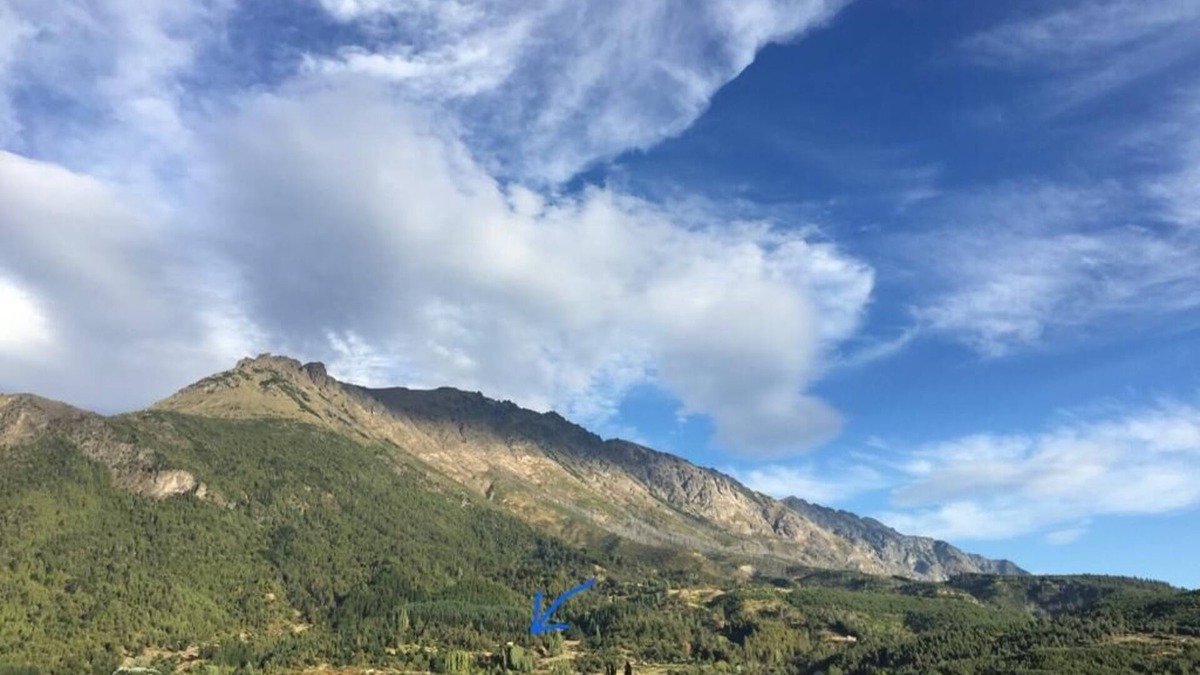 Hoyo de Epuyen Cabin | Mountain home with epic views- short drive to lake and river.