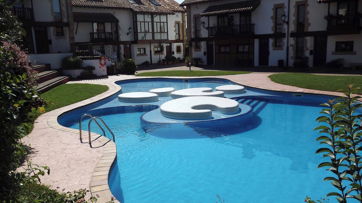 Somo Ski Chalet | Mountain house with pool, garden with BBQ and surf beach in Somo 5 min