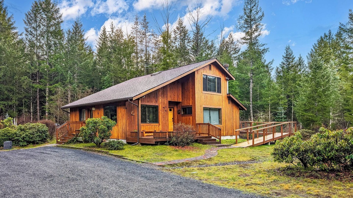 Packwood House | Mountain House - Hot tub, AC, Privacy