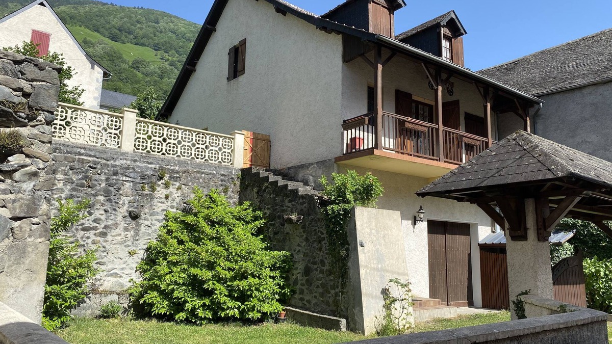 Urdos House | Mountain house in the heart of the village in the upper Aspe Valley