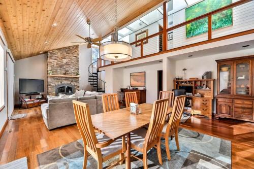 Maplecrest Apartment | Mountain house w/stunning views & gourmet kitchen