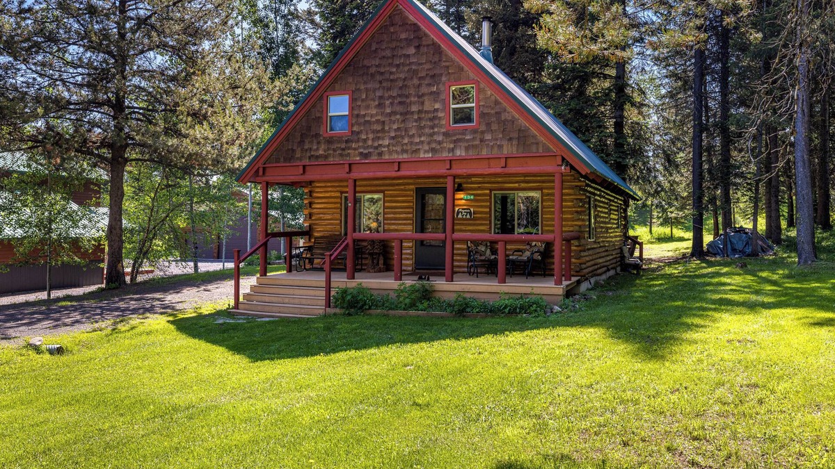McCall House | Mountain Joy - Pet Friendly - Hot Tub - River access - Trail system - Yard games - Canoe