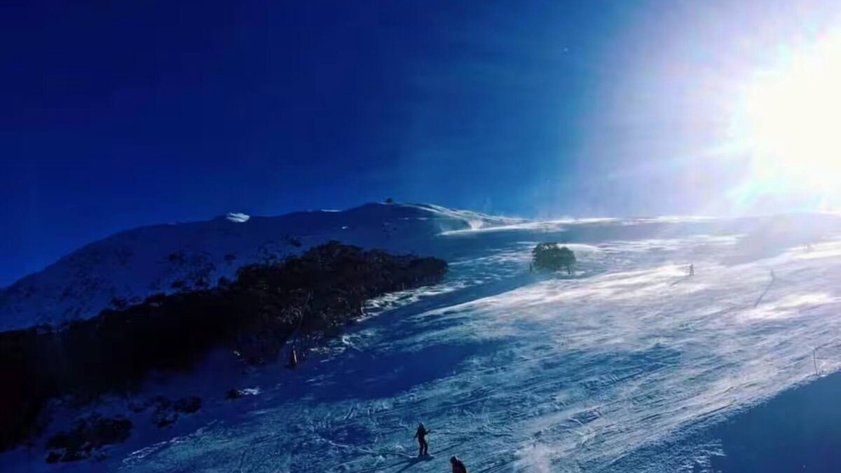 Mount Buller House | Mountain Luxe a Stylish 3BR Villa 450m to Main Lift
