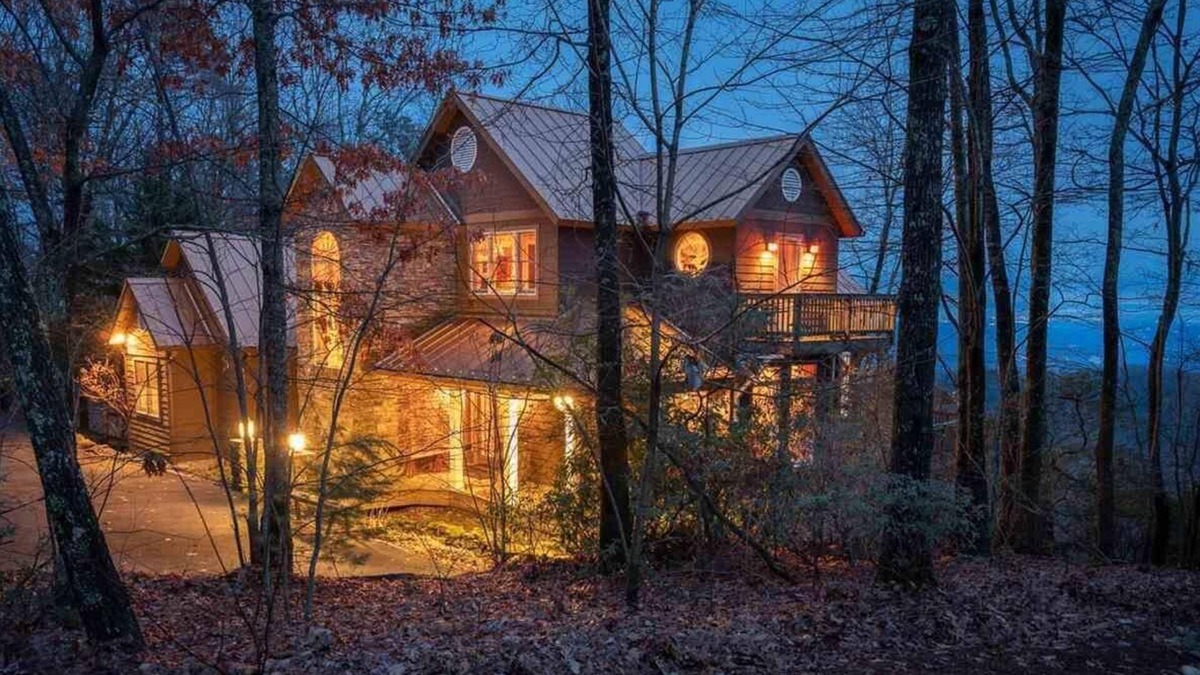 Cliff Ridge Colony House | Mountain Luxury with Amazing Location and Views! https://www.vrbo.com/2112798