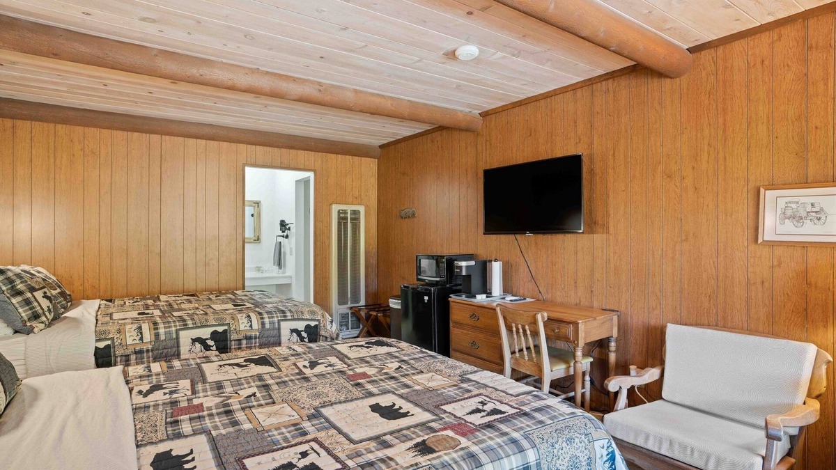 Almont House | Mountain Magic: Cozy Cabins, World-Class Fishing & Rocky Mountain Charm