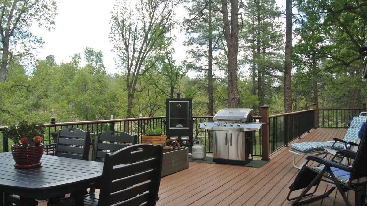 Payson House | Mountain Meadows - 3 Bd 2 Ba home - Private Deck, Jacuzzi, Pets Welcome!