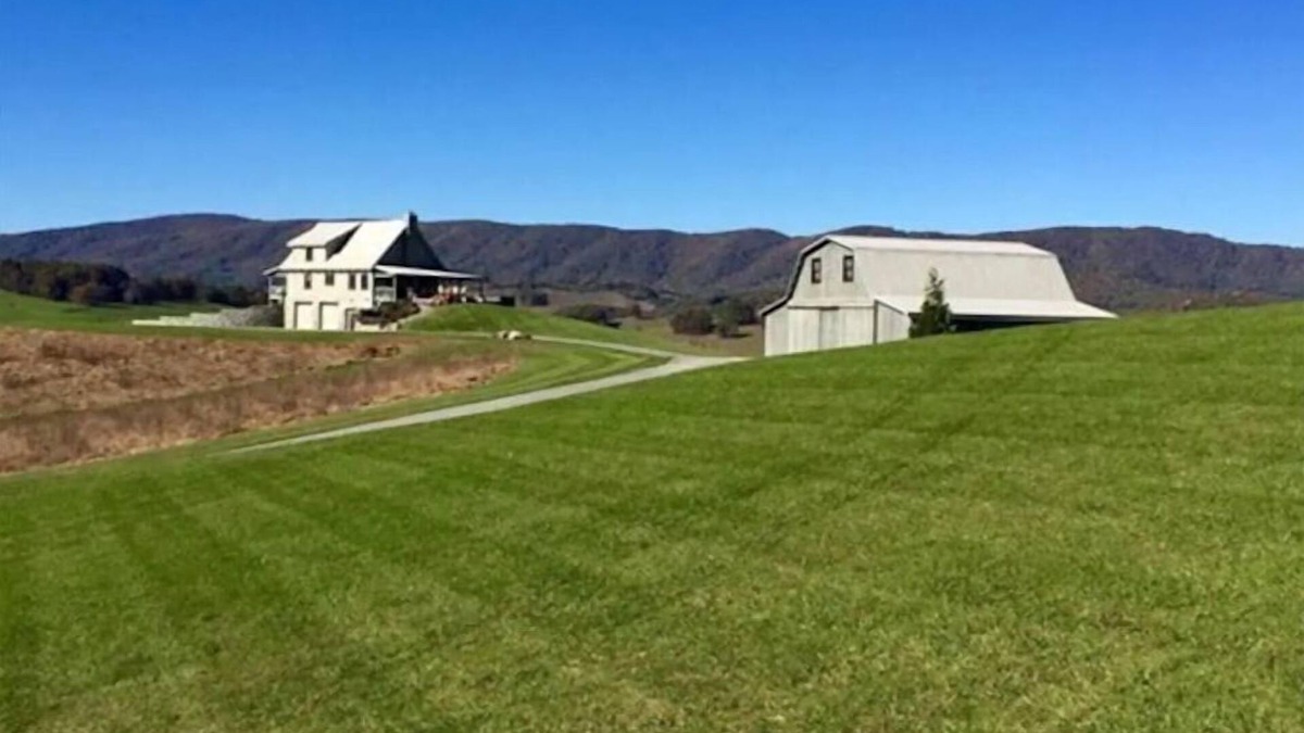 Independence Cabin | Mountain Meadows Cabin in the heart of Christmas Tree Farms with Amazing Views!n