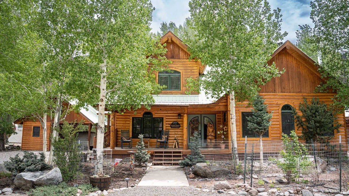 Lake City House | Mountain Memories - Riverfront Log Cabin, Immaculate, Beautifully Furnished, Blocks From Town!