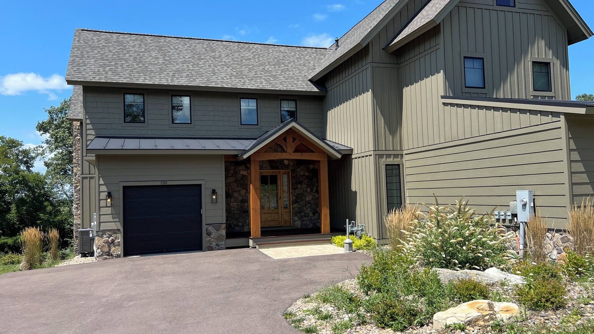 McHenry House | Mountain Mindset | Hot Tub, Ski In/Out!