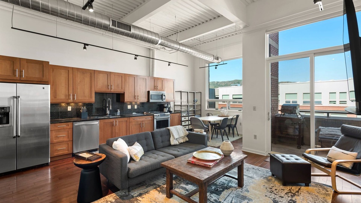 Basalt Condo | Mountain Modern | Deck, Gym, Fireplace, A/C