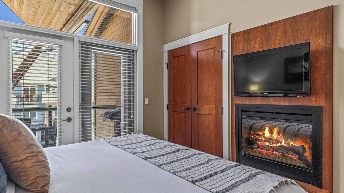 Cougar Creek Apartment | Mountain Penthouse Retreat