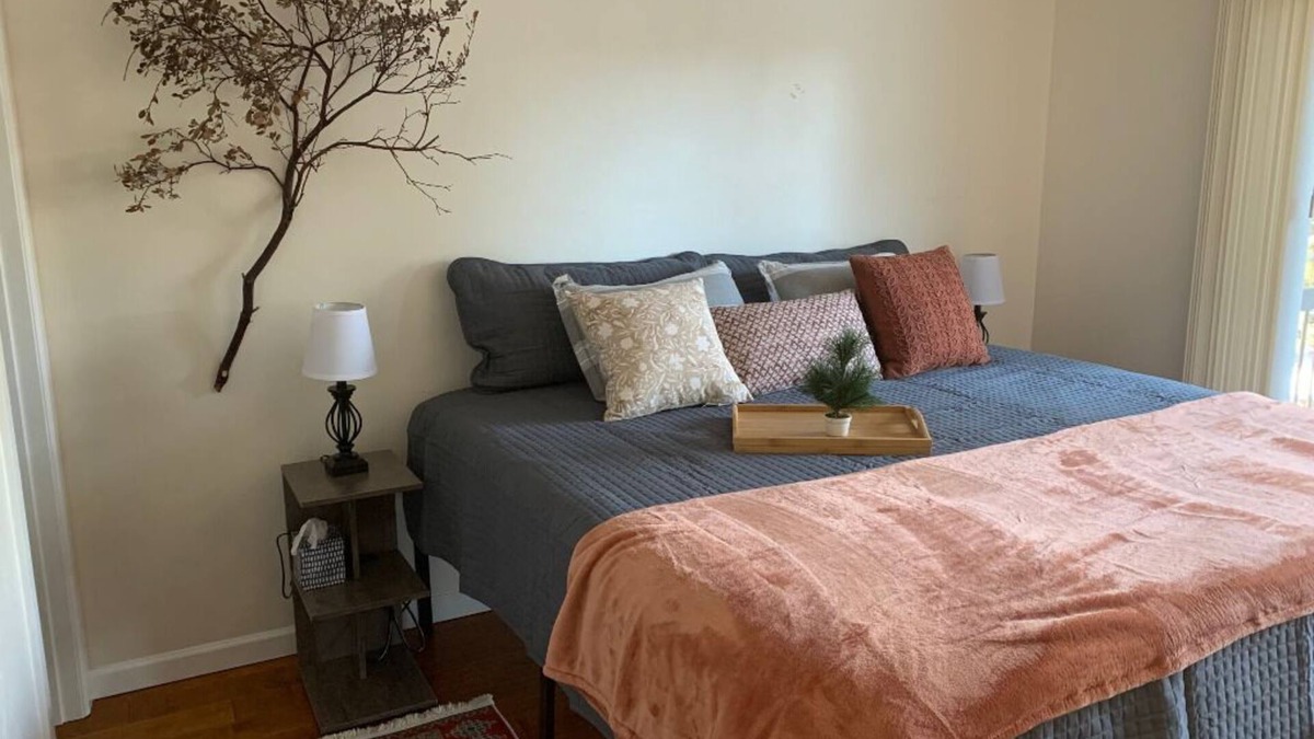Kachina Village Cottage | Mountain Pines Cottage Guest House over Garage on Quiet Cuddle Sac with Hot Tub