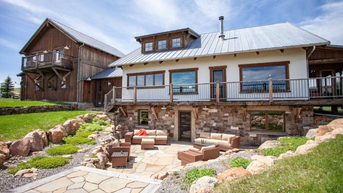 Livingston House | Mountain Retreat: Luxurious Chalet w/Pond & Sauna Near Yellowstone