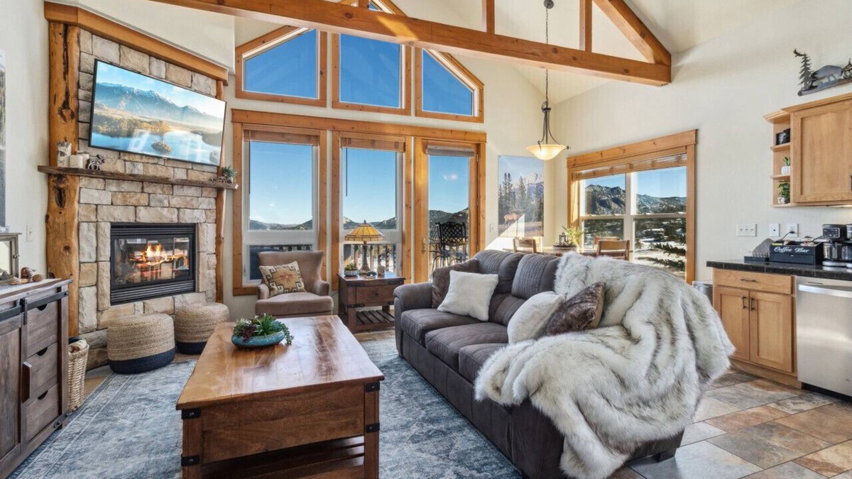 Estes Park House | Mountain Retreat: Private Hot Tub & Scenic Views