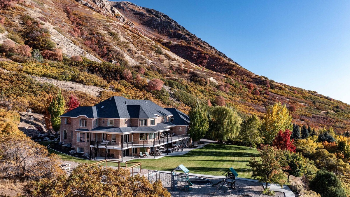 Alpine House | Mountain Retreat: Unparalleled Views, Indoor Gym